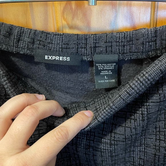 Express brand skirt. Polyester size L - Picture 2 of 3
